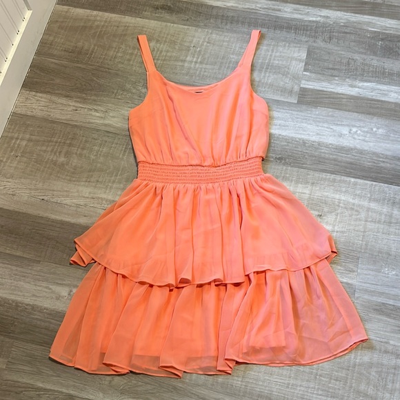 Peachy party dress - Picture 1 of 3